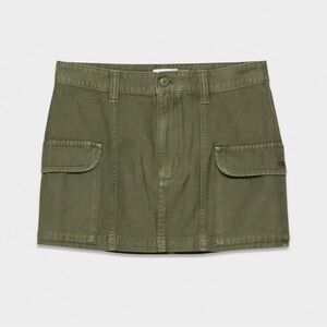 Aritzia TNA Reggie cargo skirt in Lived-In Army Green, size 4